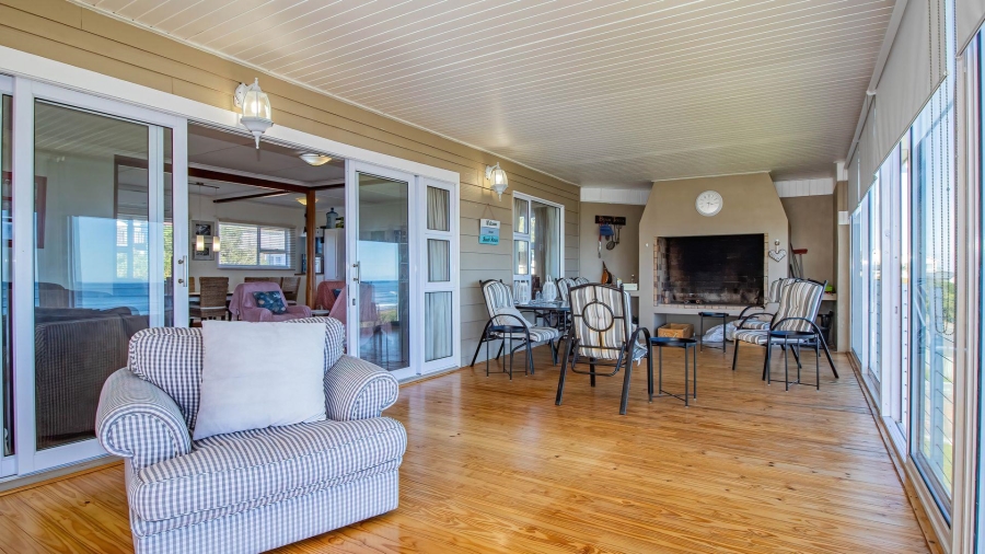 4 Bedroom Property for Sale in Perlemoenbaai Western Cape